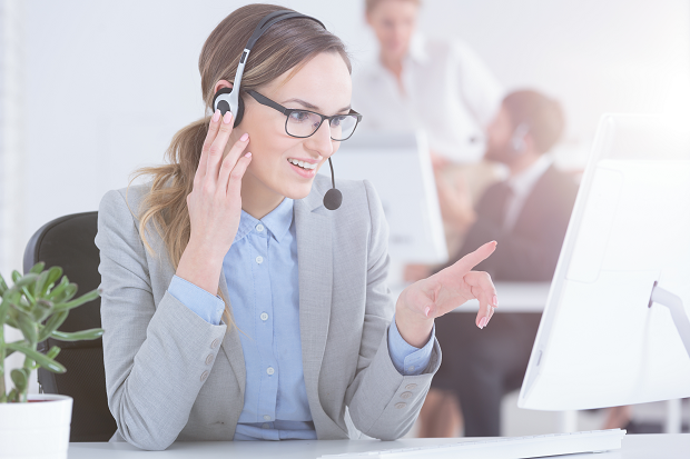 iStock-837432342_contact center lady pointing at screen_resized.png